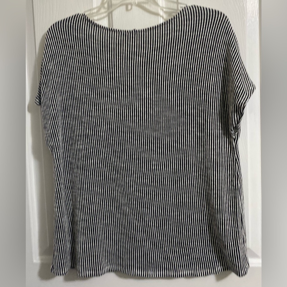 W5-WOMENS STRIPED BLACK AND WHITE TOP - Picture 6 of 13